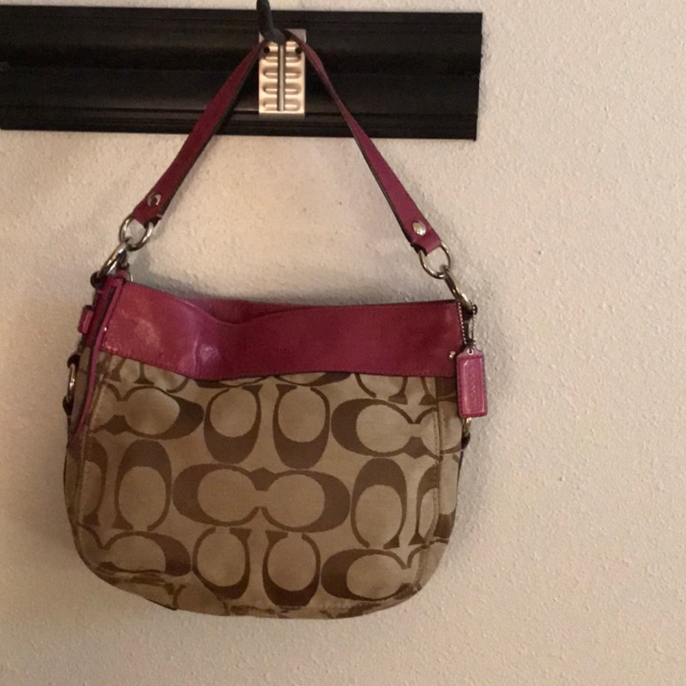 VINTAGE COACH ZOE RASPBERRY LEATHER & TAN SIGNATURE BAG